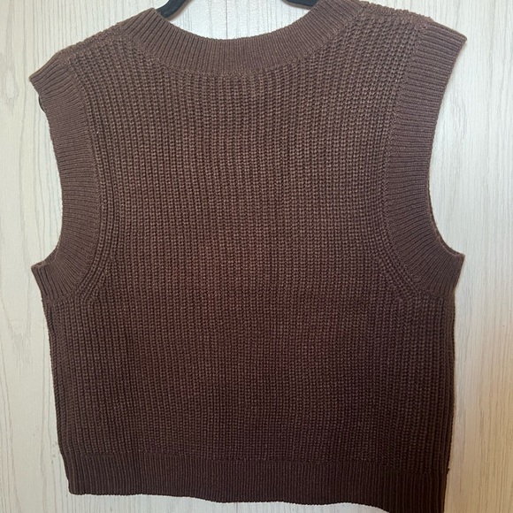 H&M Women’s Knit Vest - Picture 3 of 3